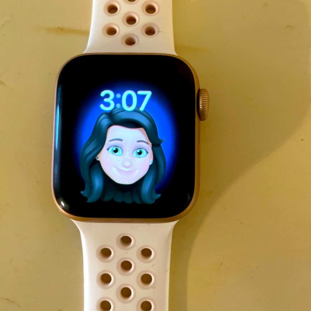 Apple Watch series 4 40MM gold case pink band